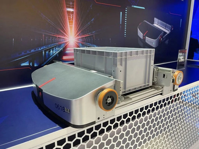 機器人大會七大亮點揭秘 鄧麗君現場“復活”、130只機器狗群舞與物流軟件研發